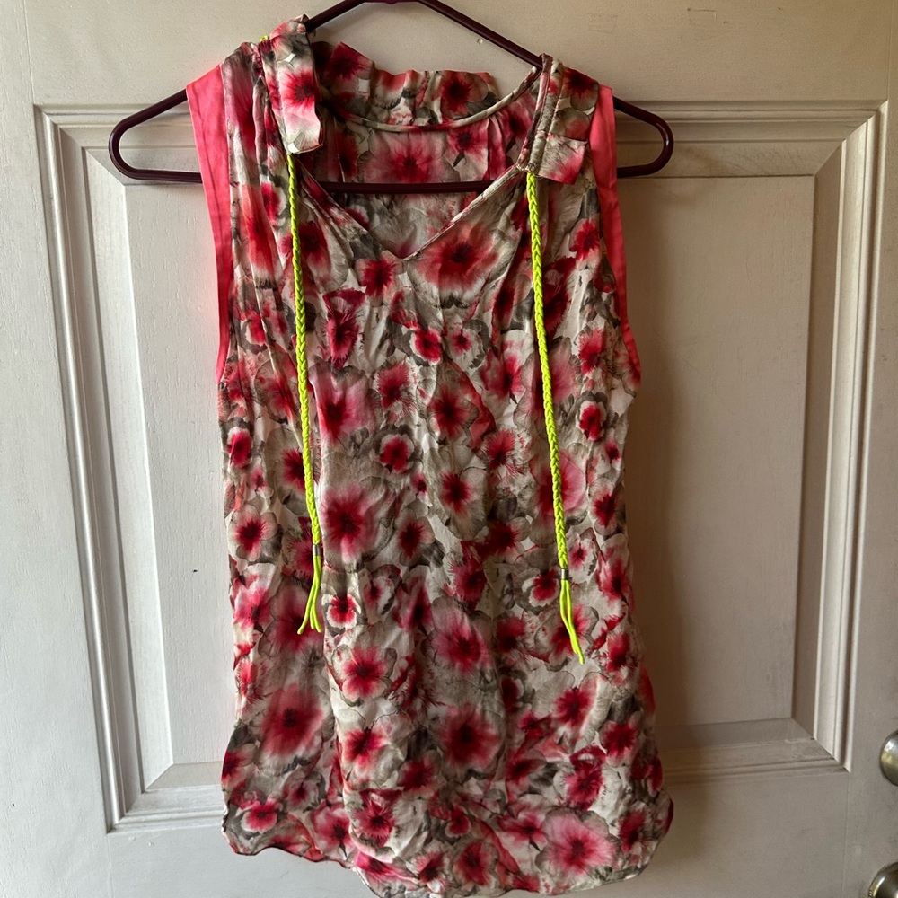 Elie Tahari Vibrant Red and Soft Gray Floral Design
